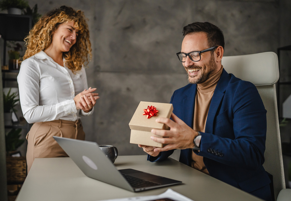 Wat zijn relatiegeschenken en waarom gebruiken bedrijven ze?